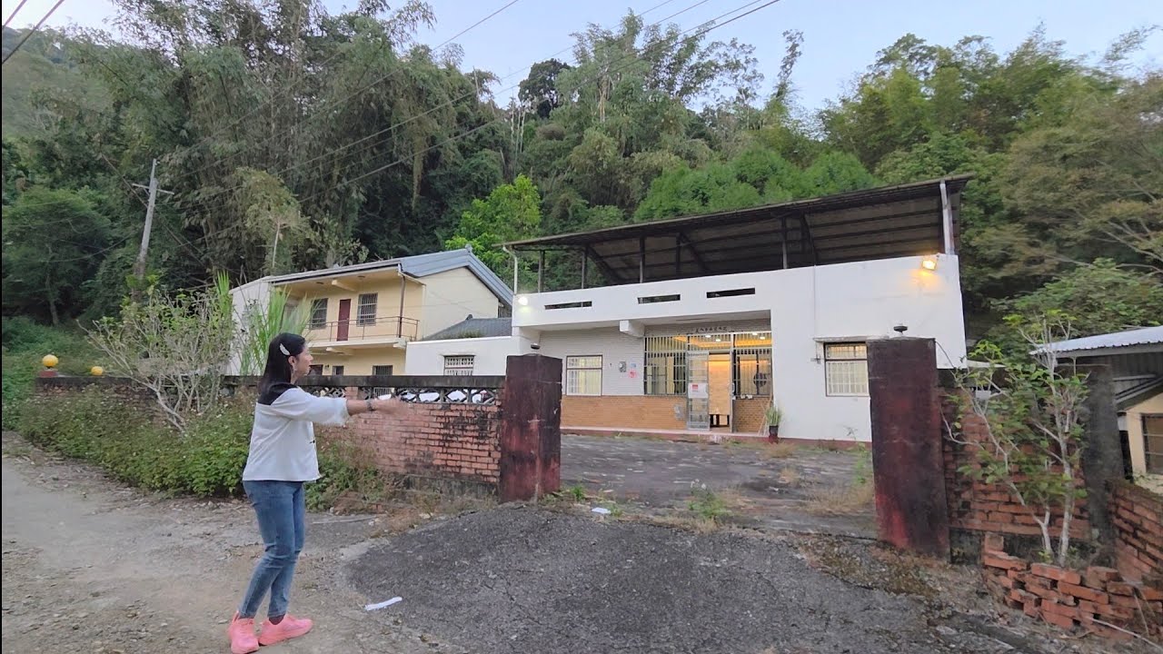 農+建地渡假美屋後面可打造森林步道998萬南投國姓景觀美又可養身有門牌有建物有水有電臨友善4米路建地104坪+農地2389坪前院可停多車近國6北山交流道可休閒渡假自用 0977188512傅晏棠房地產