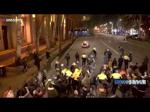 ხმაური რუსთაველის გამზირზე - პოლიციამ რამდენიმე აქტივისტი დააკავა