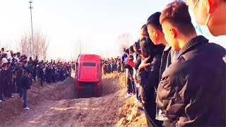 1,000 spectators watched the match between Chinese cars and American cars Tank 300 vs Jeep Wrangler