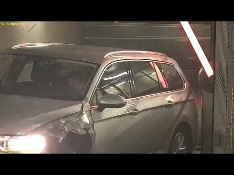 Volkswagen Passat B8 accidente en parking
