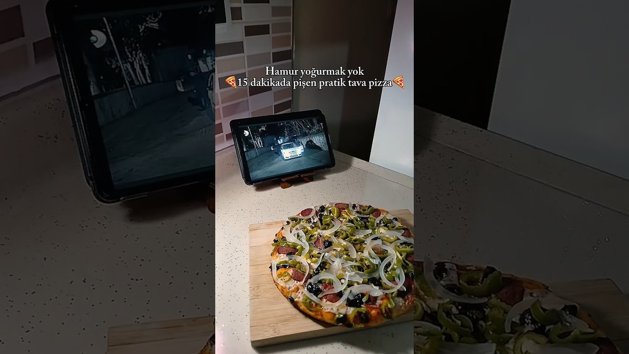 15 Dakikada Tavada Pratik Pizza Tarifi 🍕 (Hamur Yoğurmak Yok!) 15 Dakikada Tavada Pratik Pizza Tarifi 🍕 (Hamur Yoğurmak Yok!)