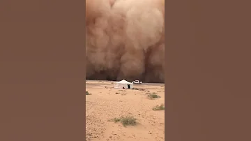 شاهد اقوى عاصفه رملية في عرعر السعوديه 