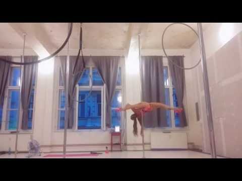 Jade split variation, Anna Nikulina, spinning pole