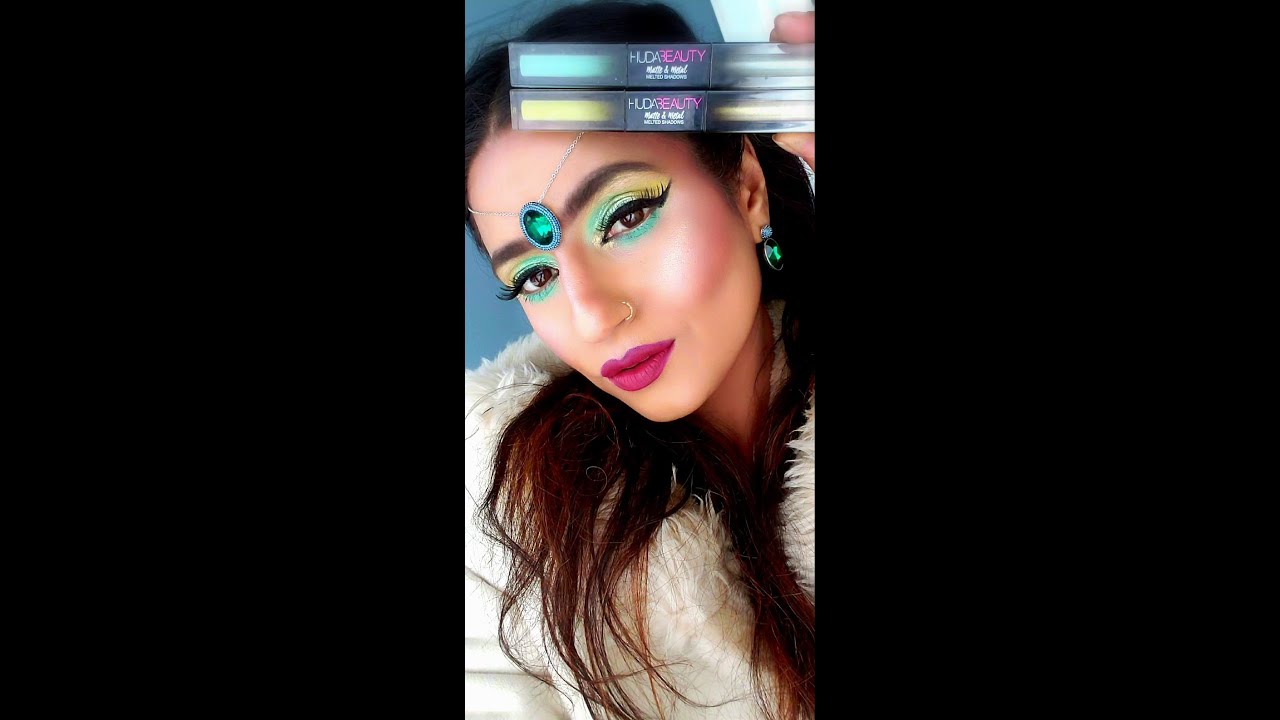 HUDA BEAUTY MELTED EYESHADOW| MAKEUP TUTORIAL IN CAR| MANAZ EFFECTS