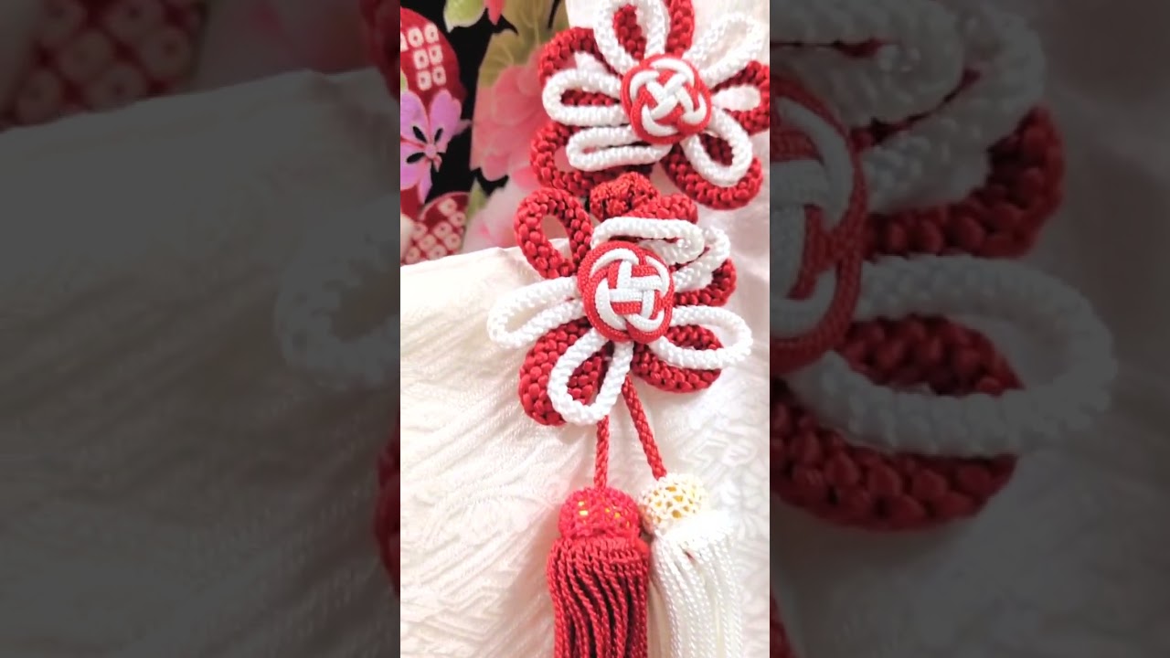 msg3_0140】着物には豪華な四季の花々と折り鶴。被布には上品な手毬。3