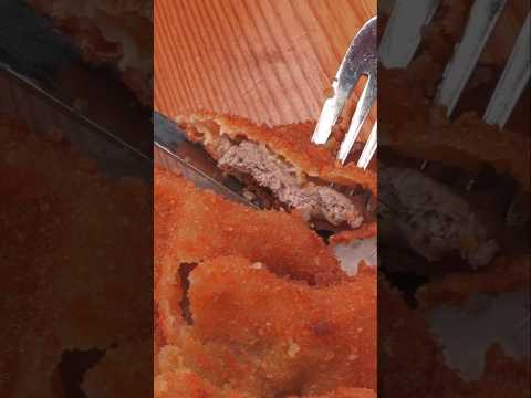Wiener Schnitzel in Berlin als Streetfood? #schnitzel #meatlovers #foodlover #food #streetfood #eat