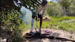 ACAMPAMENTO NA SELVA. MUITA AÇÃO E AVENTURA.