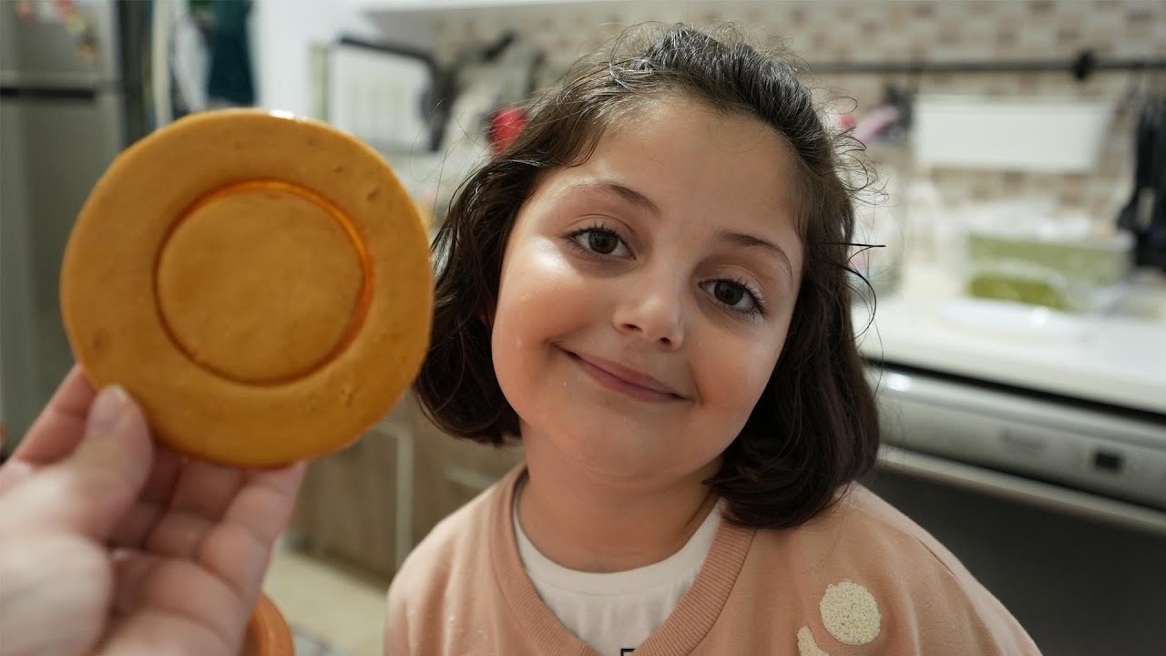 Afife ile SQUID GAME Dalgona şekeri yaptık! صنعنا لعبة SQUID GAME Dalgona مع عفيفة!