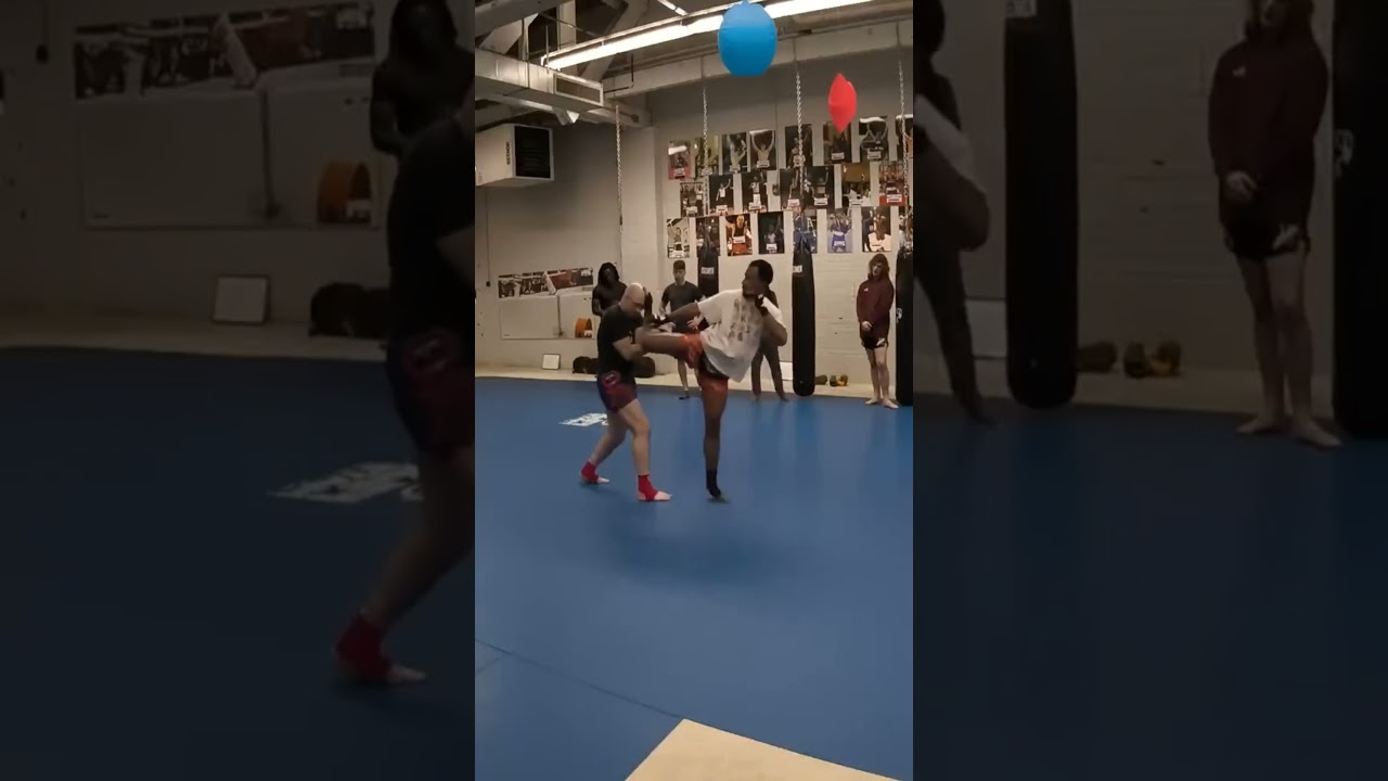 How to catch a kick in Muay Thai #ThaiBoxing #muaythai