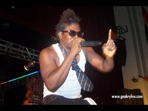 Watch Singleton en live à la dicace de Carton rouge. on YouTube Watch Singleton en live à la dicace de Carton rouge. on YouTube