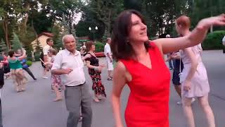 ТЫ ОЧЕНЬ КРАСИВА В ЭТОМ ПЛАТЬЕ! ТАНЦЫ В ХАРЬКОВЕ 2021 #танцы #retrodancing #music #dance #танец