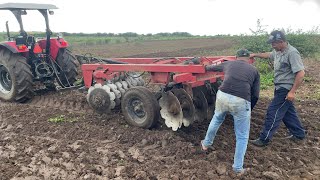 Entrou uma pedra entre os discos da grade do trator solís,pense em uma trabalheira para tirar