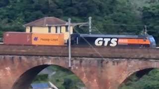 3 treni merci in 1 ora di orologio sul ponte di mattoni di Ceranesi sulla linea succursale dei Giovi