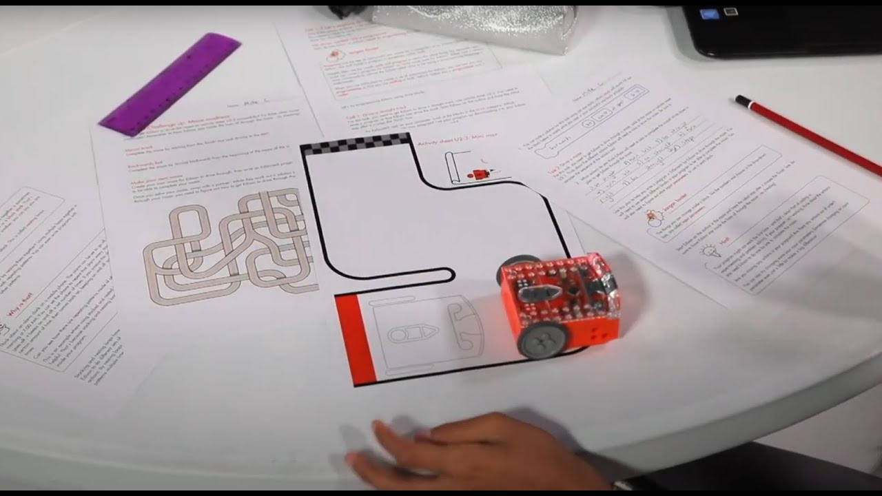 Robot Edison - YouTube