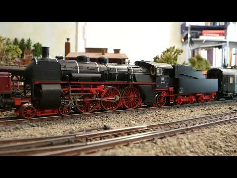 Modelleisenbahn H0: Dampflok Neuheit Roco 18 4 (78249)