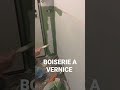 Realizzazione di boiserie a vernice con utilizzo di carta gommata rosa per decorativi.