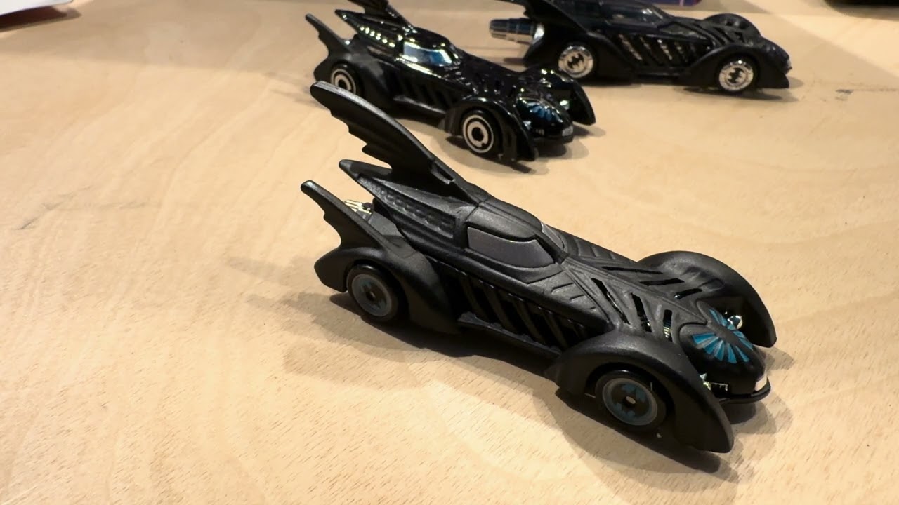 バットモービル Detailed Look: Hot Wheels Batman Forever Batmobile (1995 Movie Car