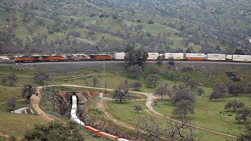 Morning BNSF Action at Tehachapi Loop