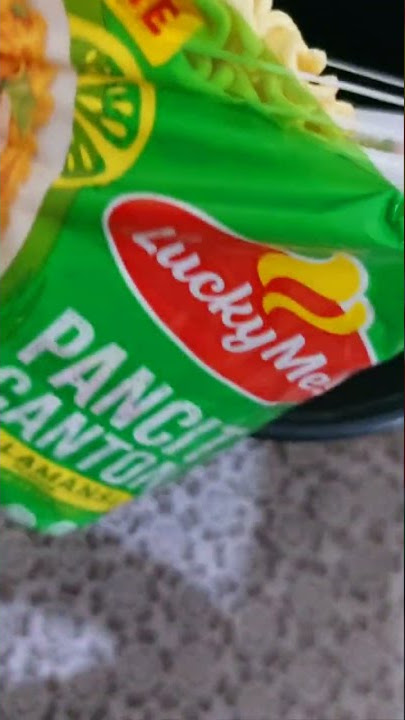 A pack of raw kalamansi flavored pancit canton 💚