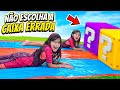 NÃO ESCOLHA A CAIXA ERRADA || Deslize com água na caixa certa! | Jéssica Godar e Laurinha e Helen