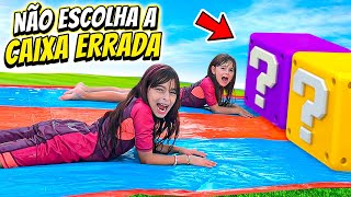 NÃO ESCOLHA A CAIXA ERRADA || Deslize com água na caixa certa! | Jéssica Godar e Laurinha e Helen