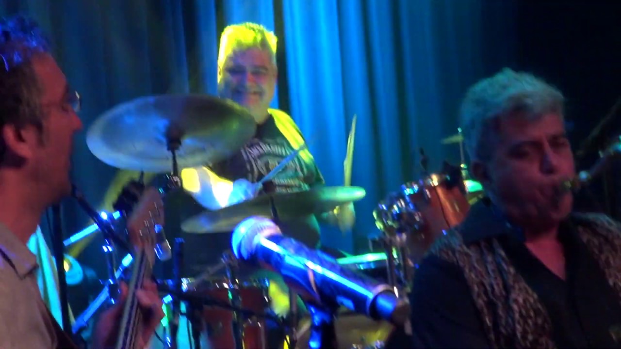 TWO YOUNG LOVERS (Dire Straits) performed by SULTANS OF SWING BAND with Miguel Talavera