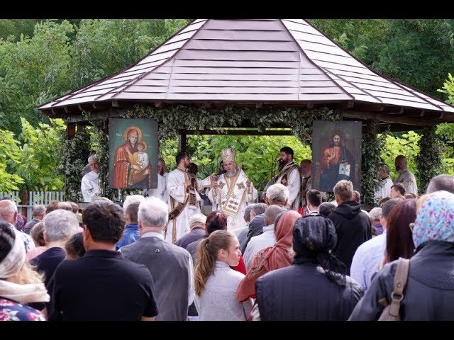 Hramul Mănăstirii Cârlomăneşti