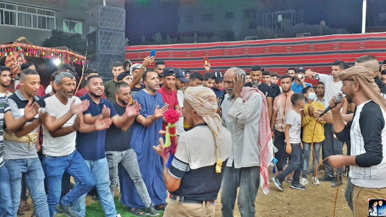 عبدالله الحميدي فرع و شلح العقدة 😂 وصار ينكش راس ع الواقفين 😂مع البديعة تيسير ابو سويرح وهاني كريشان