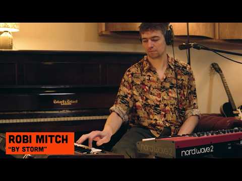 Robi Mitch - By Storm (live at Humm)