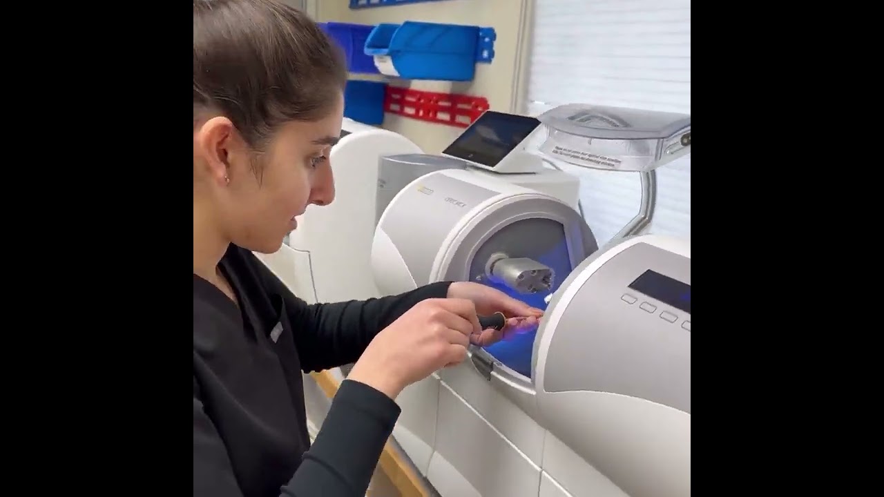 Restoration of two tissue level zirconia Zsystems implants - YouTube