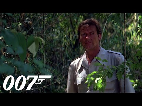 MOONRAKER | Bond Is Lured To Drax's Pyramid