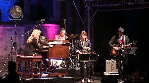 Barbara Dennerlein feat. Karolina Strassmayer - Gray May Blues