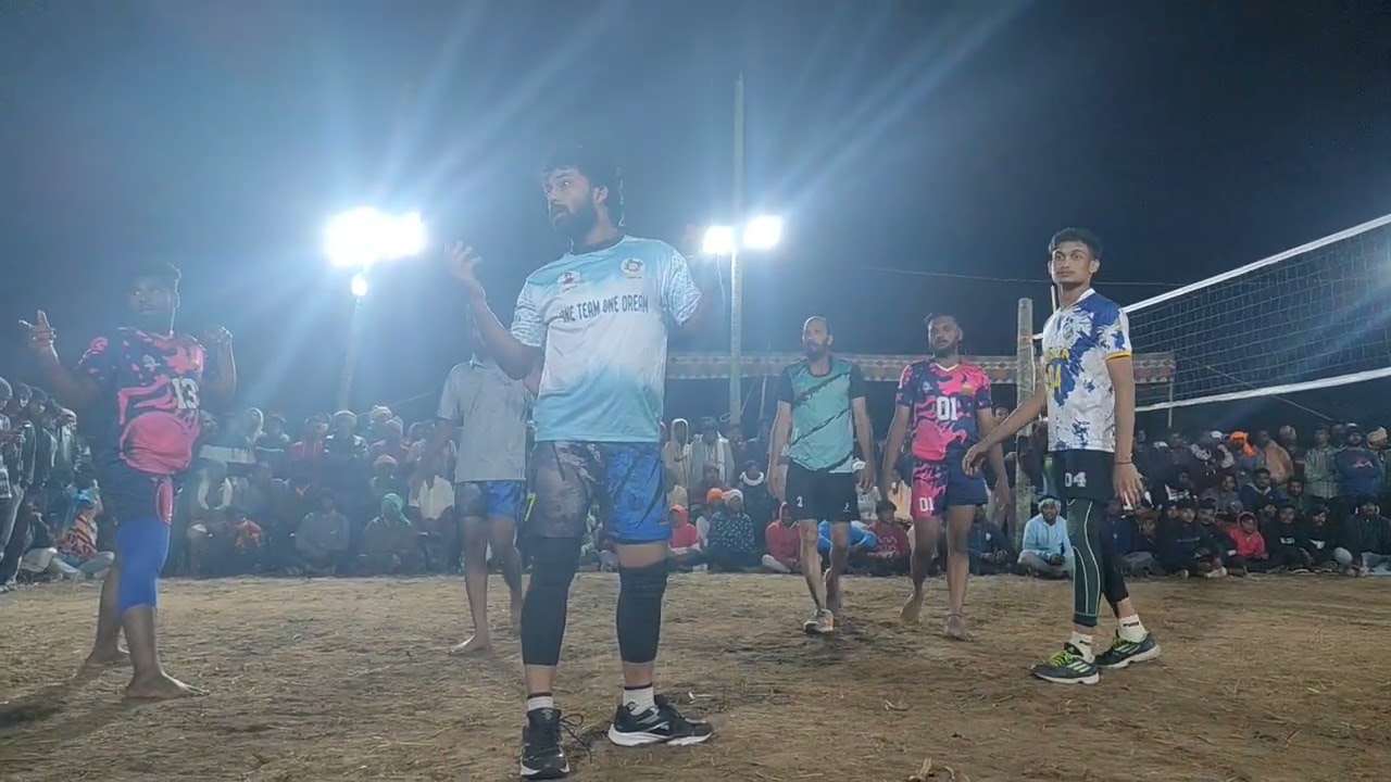 Volleyball Holalkere vs railway station arehalli 1St set volleyball match.