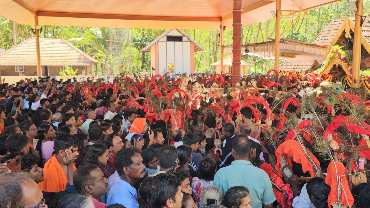 vilangarakavdiyattam.... വിലനിറയിൽ കാവടിയാടി ആയിരങ്ങൾ 