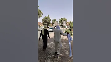 الرومبوا في وسط مدينة تمنراست مع 12 تولي تعج بالسارات بعد قليل 