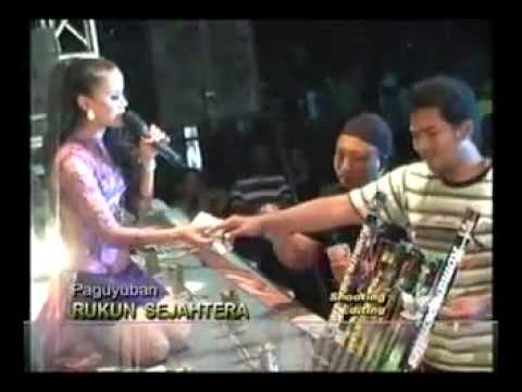 RHOMA IRAMA \u0026 SONETA GROUP - SENI (LIVE AT PINTU LANGIT, PRIGEN)