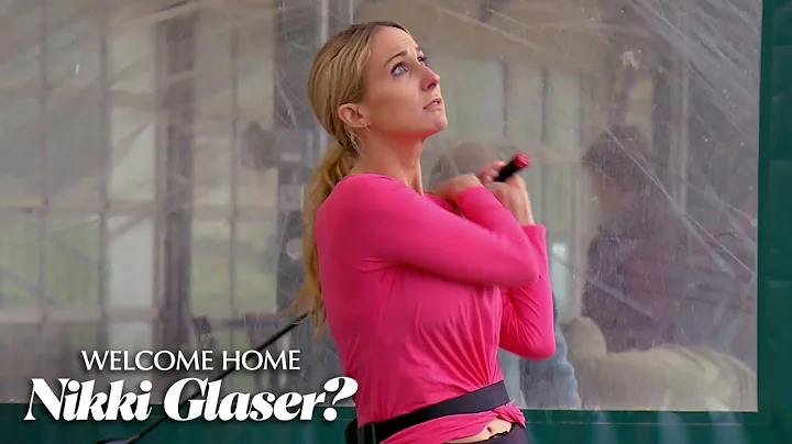 Nikki Glaser's Golf Skills Are PURE COMEDY | Welcome Home Nikki Glaser? | E!