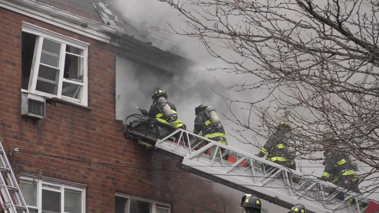 VIDEO: 7 Hurt 2 Critical as Queens Home COLLAPSED in Fire - NYC - YouTube