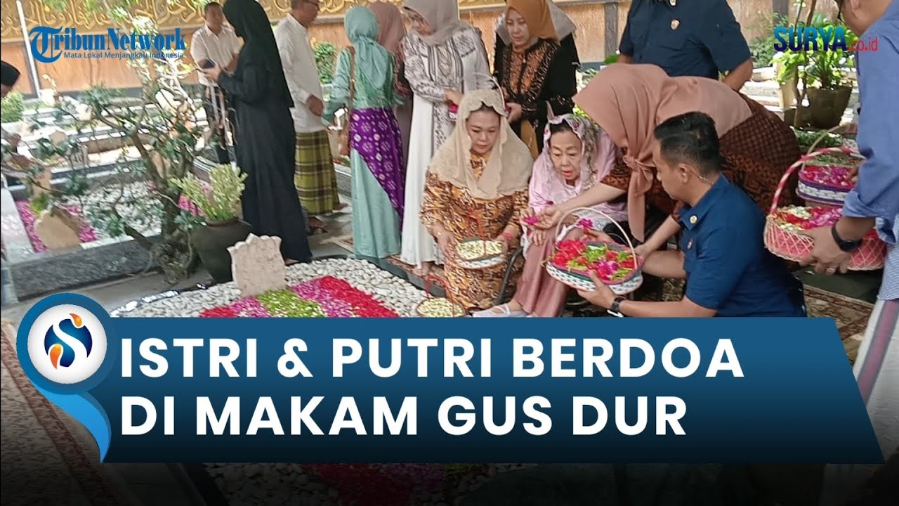 Doa Istri & Putri di Makam Gus Dur Tebuireng Jombang: Pahlawan Rakyat Tak Pernah Mati
