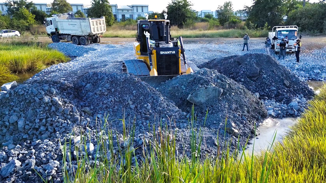 OHh Excellent! SHANTUI DOZER DH17c3 Skill Building Road Construction & Push Soil into the Deep water