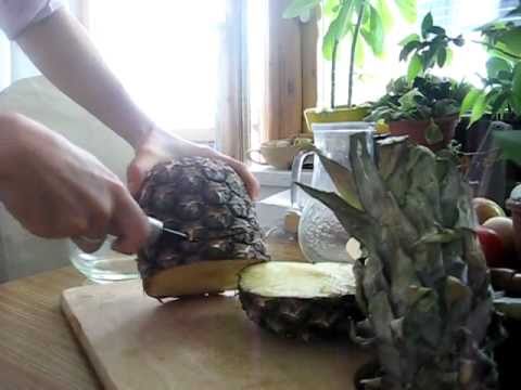 Video: Ako Nakrájať Ananás