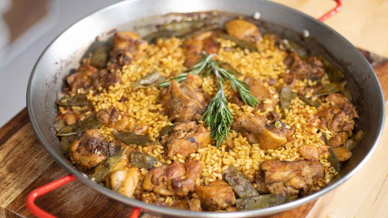 Easy Chicken Paella Recipe - YouTube