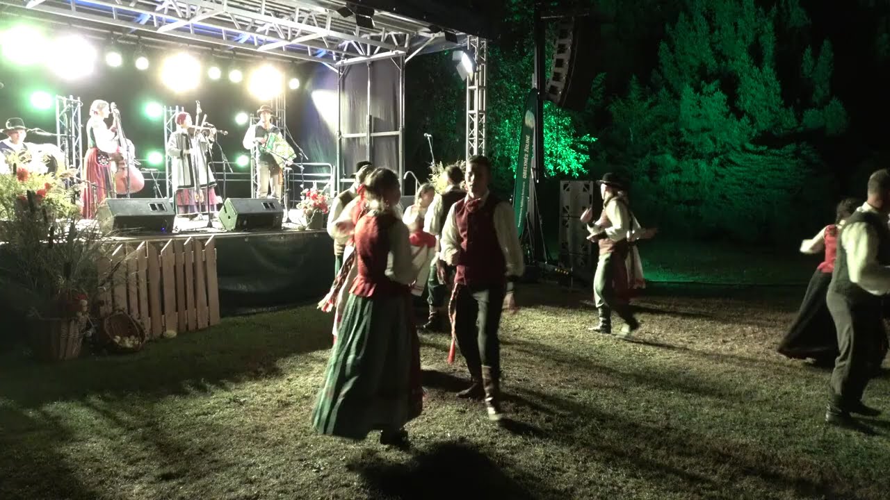 Dirižablis. Vilniaus m. jaunimo folkloro ansamblis PORINGĖS. Žolinės. Kauno r. 2024 08 14