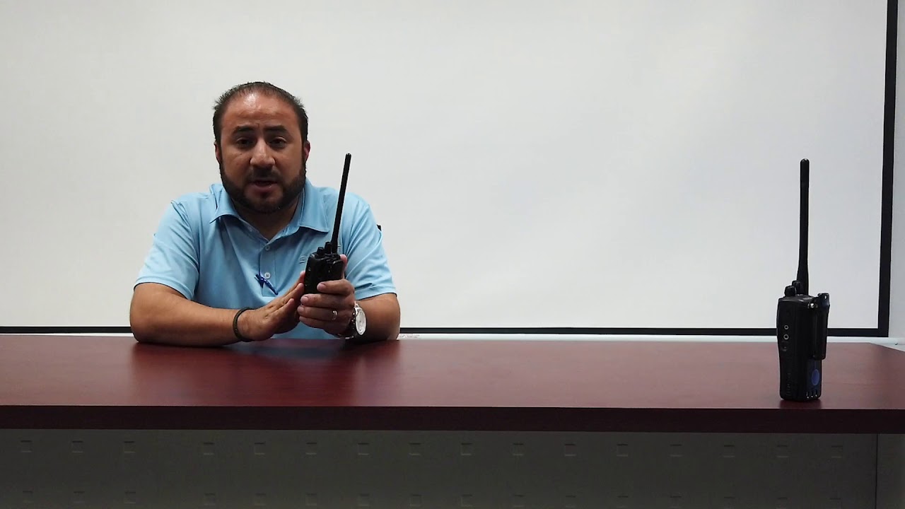 Uso Correcto e Incorrecto de Hablar en un Radio Con/Sin un Accesorio de Audio YouTube Uso Correcto e Incorrecto de Hablar en un Radio Con/Sin un Accesorio de Audio YouTube