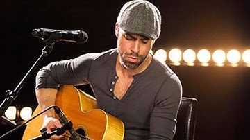 Daughtry Performs 