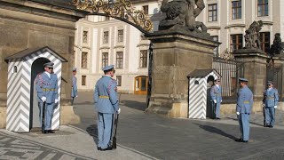 Changing of the Guard in Prague Castle//Смена почётного караула в Пражском граде