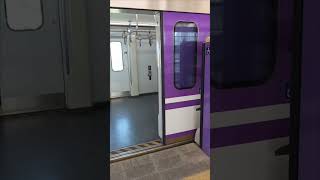 Strong Earthquake Hits City and Aggressively Shakes the Train