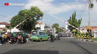 Palang 4 Perlintasan Kereta Api Stasiun Cirebon Prujakan  Railroad Crossings Indonesia Revisited 