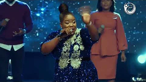 EFE NATHAN at Accelerate Worship Conference 2021-Waymaker -The Elevation church.