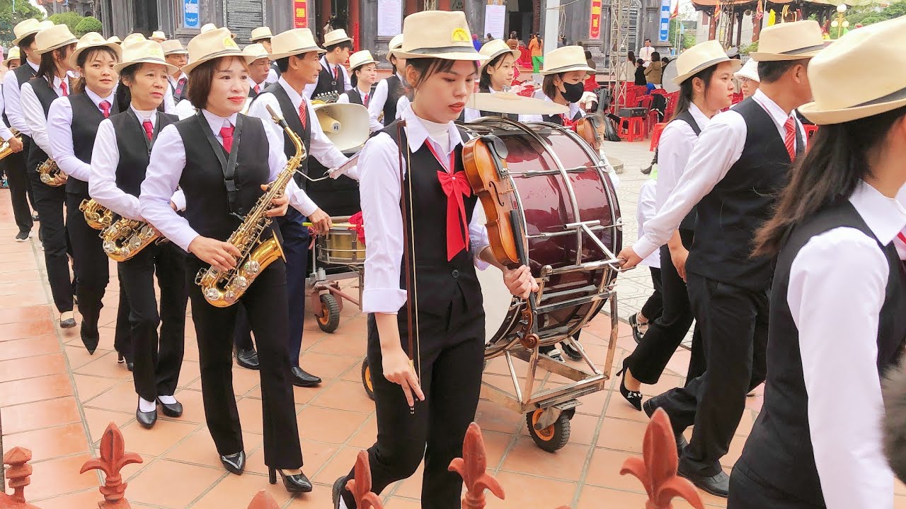 Đón Đoàn Lễ Nghi Vào Dâng Thánh Lễ Đồng Tế Tạ Ơn Tại Nhà Thờ Giáo Xứ Giáp Nam Giáo Phận Bùi Chu 